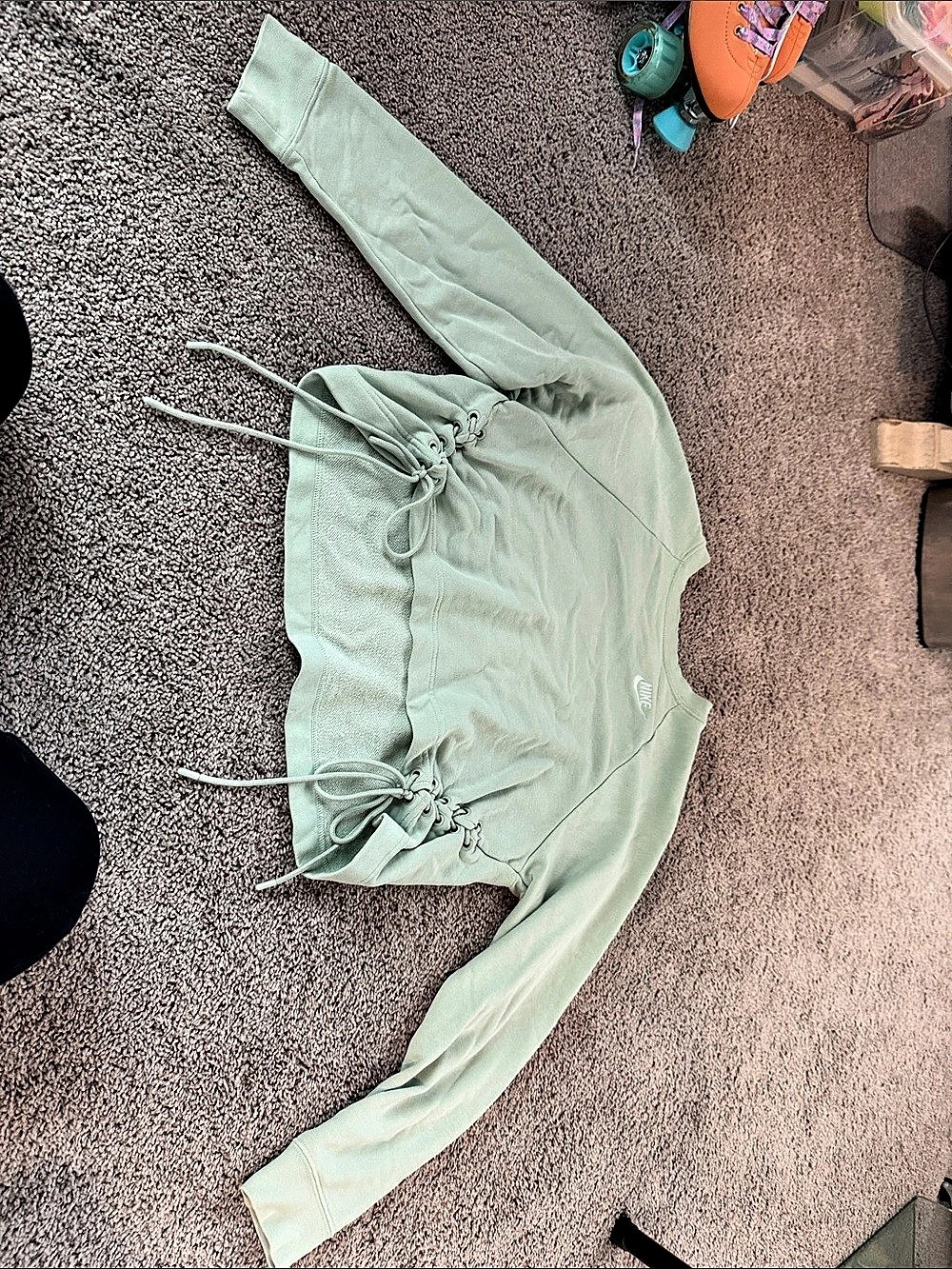 Nike Sportswear Lace-Up Side Cropped Crewneck Sweatshirt Sage Green XS
